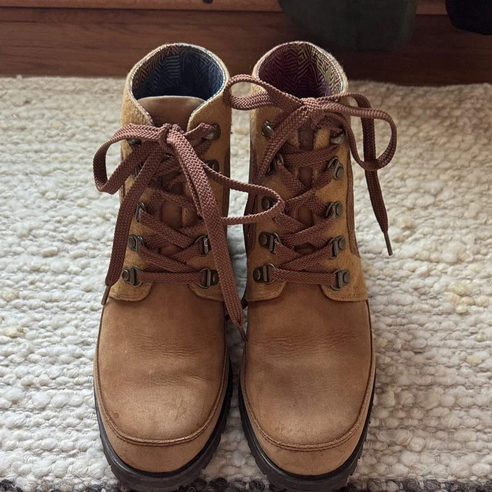 Women’s The North Face Tan Leather Boots - Picture 2 of 10